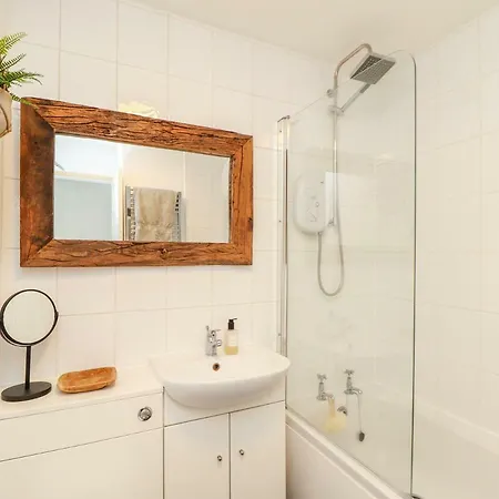 Sandy Cove Apartment